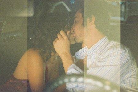 Malek et Zeina s'embrasse voiture