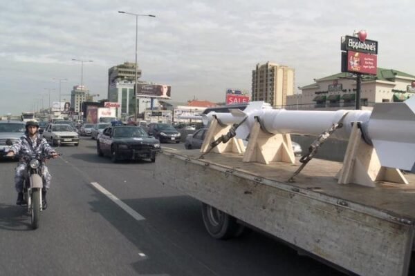 05-On the Highway, transportation of the rocket from Dbayé to Beirut