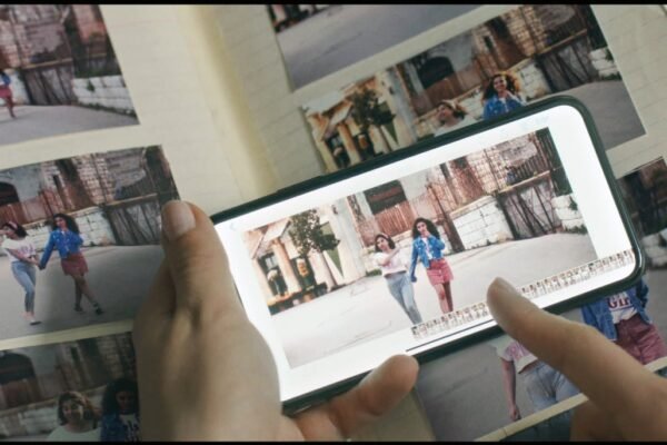 VISUEL-CAHIERS-PORTABLE-VILLAGE-02_03_41_00 copy_high